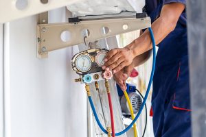manifold gauge to test an HVAC unit's refrigerant levels